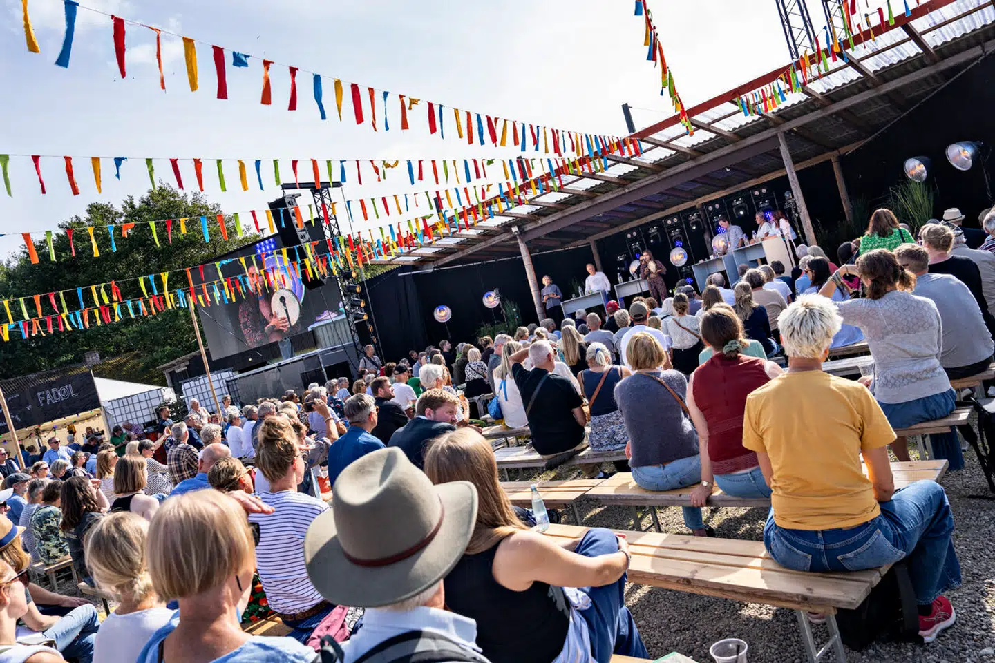 Næsten lige meget hvilket emne der diskuteres fra den store scene, er der masser af tilhørere.