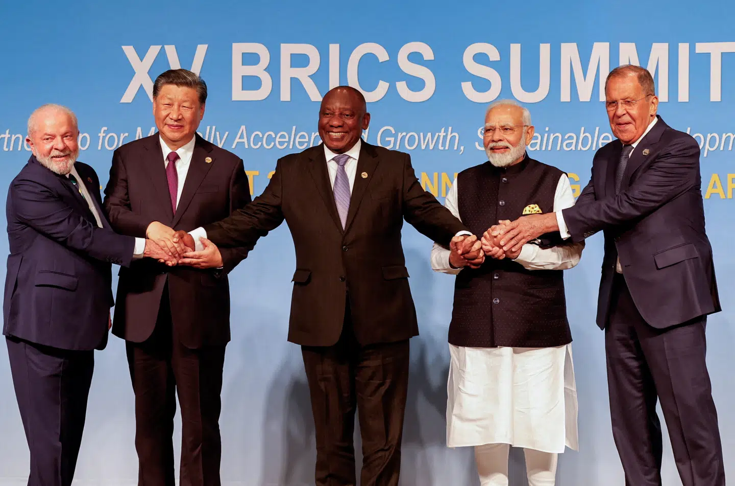 BRICS-topmøde i Sydafrika i august sidste år. På billedet fra venstre Brasiliens præsident, Luiz Inacio Lula da Silva, den kinesiske præsident, Xi Jinping, den sydafrikanske præsident, Cyril Ramaphosa, den indiske premierminister, Narendra Modi og den russiske udenrigsminister, Sergei Lavrov.