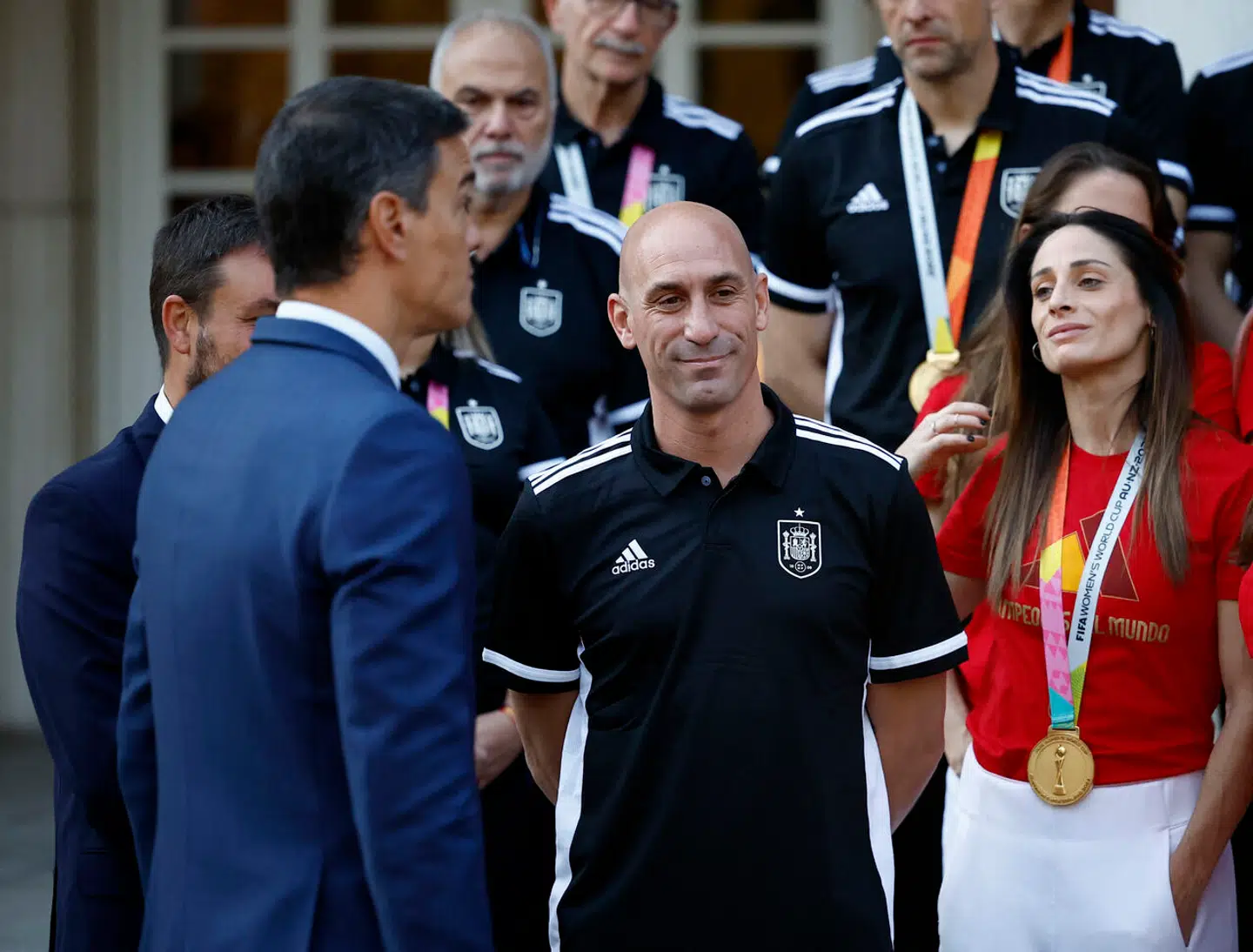 Stemningen var iskold mellem Luis Rubiales og Pedro Sánchez, da premierministeren tirsdag tog imod de nykårede spanske verdensmestre.