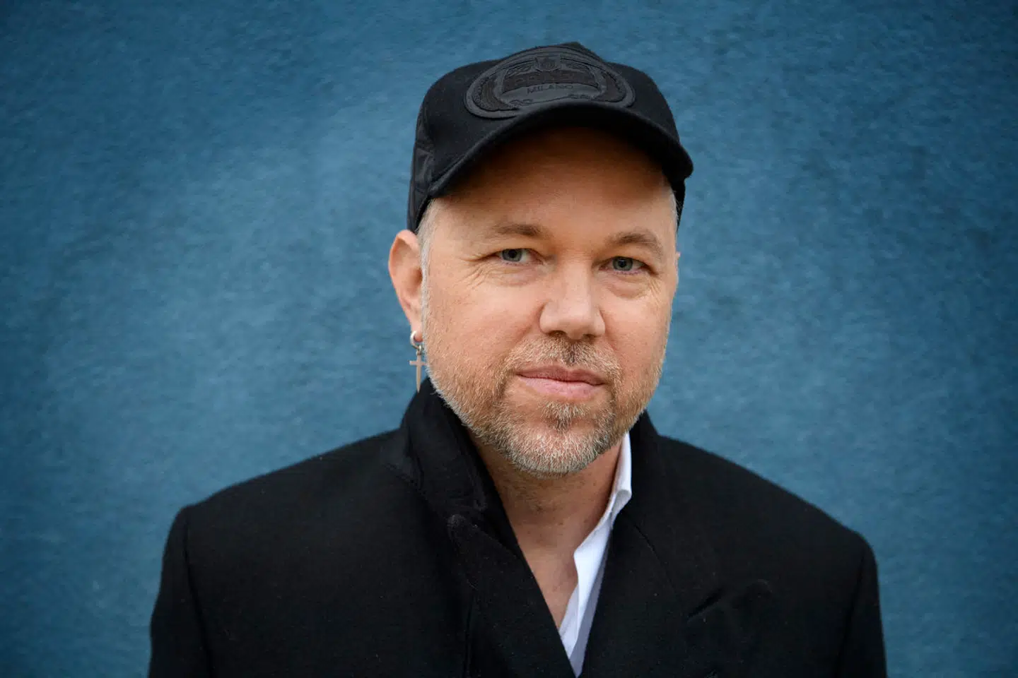 Nu slår det svenske kulturliv igen, og bannerfører i oprøret er den folkekære musiker Tomas Andersson Wij.