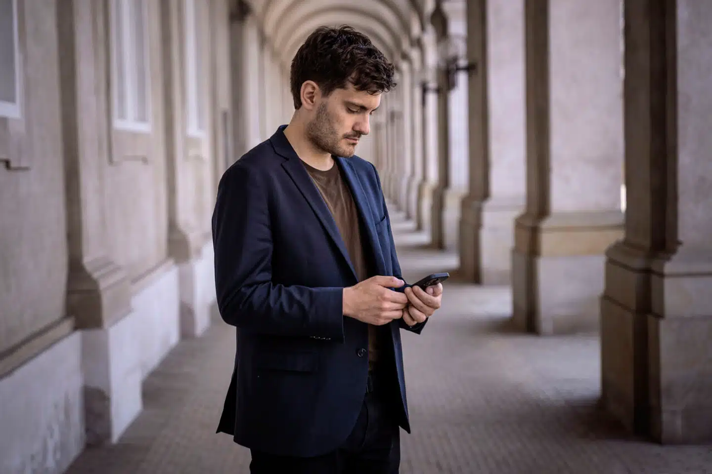 »Ovenover forskellige kategorier af mistrivsel er der en grundlæggende oplevelse af, at tiden er alt for knap, at presset for at blive den perfekte udgave af sig selv på alle arenaer er alt for stort, og at mavefornemmelsen er blevet guddommeliggjort,« skriver Frederik Vad.