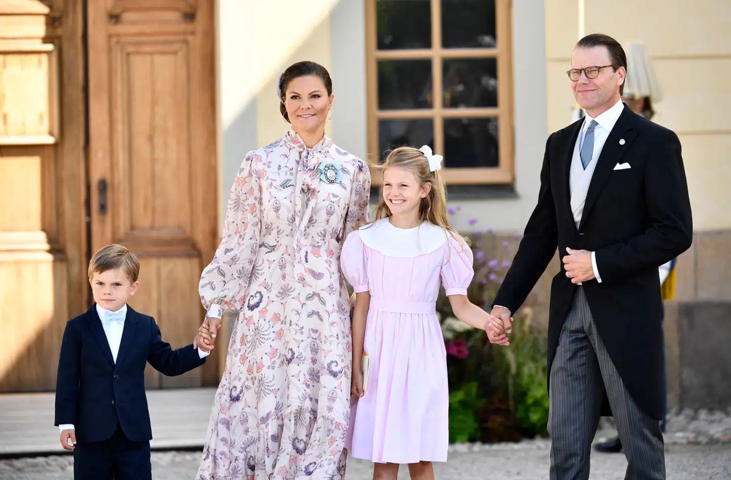 Kronprinsesseparret blev gift i 2010 og har sammen børnene prinsesse Estelle og prins Oscar.