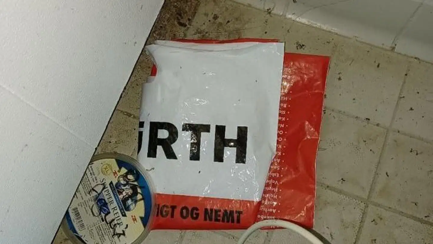 Muselort på gulv i fødevarelokale under et kontrolbesøg på Døstrup Kro i efteråret 2022.