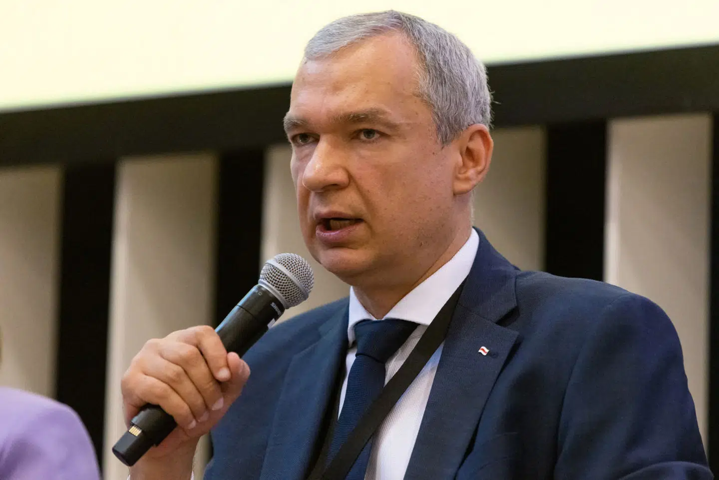 Den tidligere belarusiske diplomat, kulturminister og politiker Pavel Latusjko opholder sig det meste af tiden i Polen. Han er udtalt modstander af styret i Belarus og er blevet idømt op til 19 års fængsel in absentia.