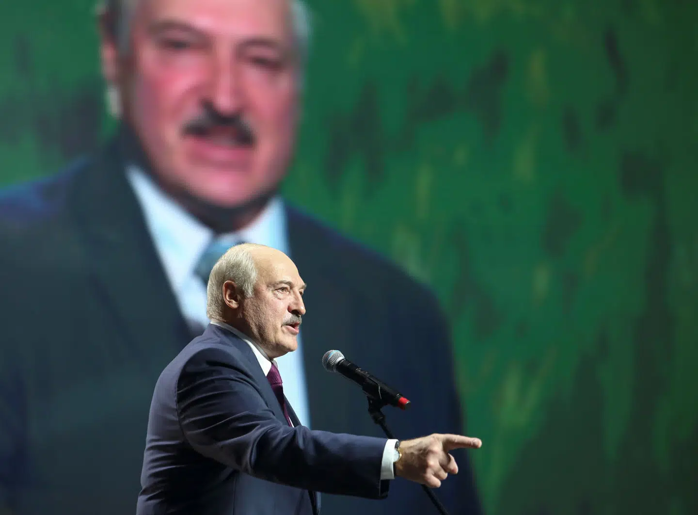 Aleksandr Lukasjenko er præsident i Belarus. Ud over landets stærke bånd til Rusland, er det flere gange blevet kritiseret for valgsvindel.