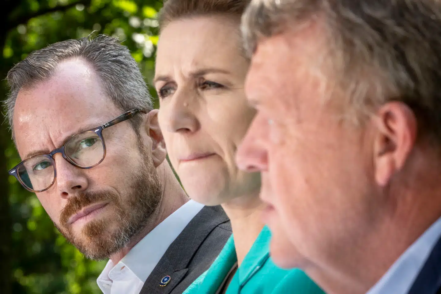 Jakob Ellemann-Jensen, Mette Frederiksen og Lars Løkke Rasmussen til regeringsseminar 24. august. Regeringen overvejer at lægge en ny klimaafgift på oksekød.