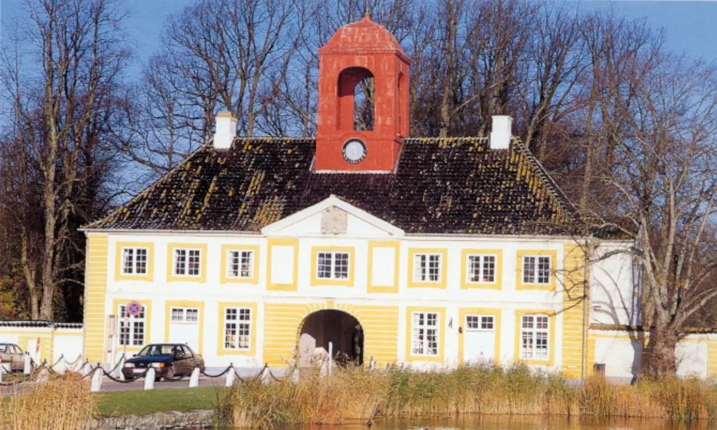 Valdemars Slot har siden 1600-tallet været ejet af Caroline Flemings familie. Da Rory Fleming giftede sig ind i familien, blev han ejer af Nørreskoven, men det er han ikke længere.