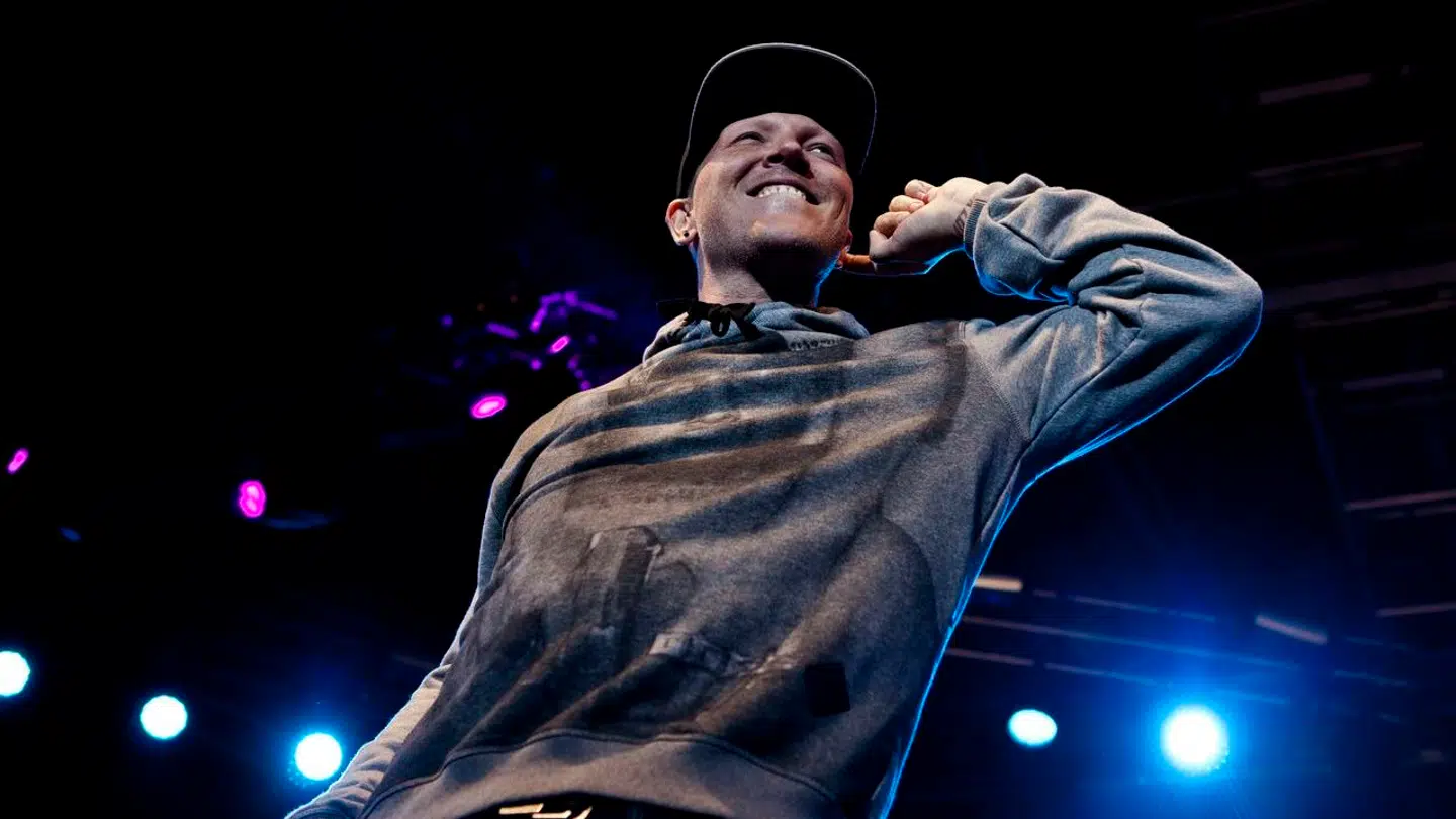 Den 44-årige rapper Niels 'Niarn' Roos giver nu det fulde indblik i sin alvorlige sygdom, som han har holdt hemmelig de sidste to år, hvor han samtidig har spillet koncerter. Nu aflyser han sin kommende turné på grund af behovet for en nyretransplantation.