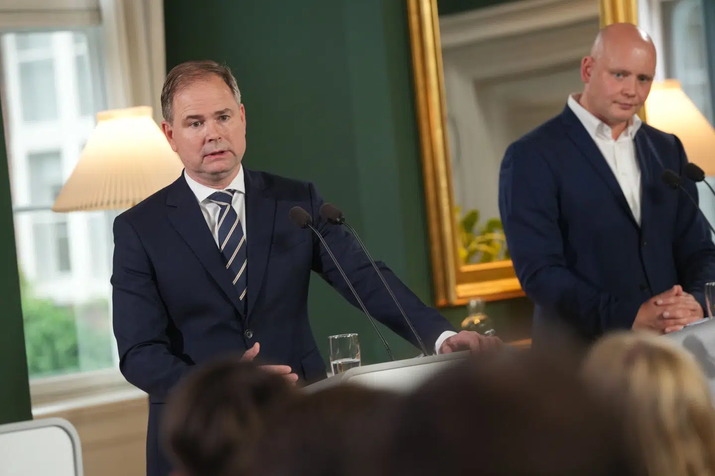 Regeringen lægger ifølge finansminister Nicolai Wammen (S) op til at reducere antallet af medarbejdere i ministerier og styrelser. De penge skal prioriteres på psykiatri, uddannelser og klima.