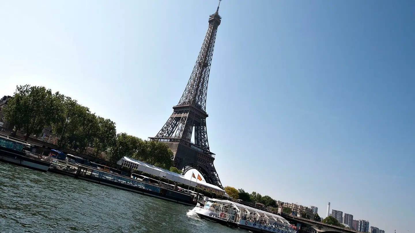 Eiffeltårnet, Tour Eiffel, i Paris ved Seinen.