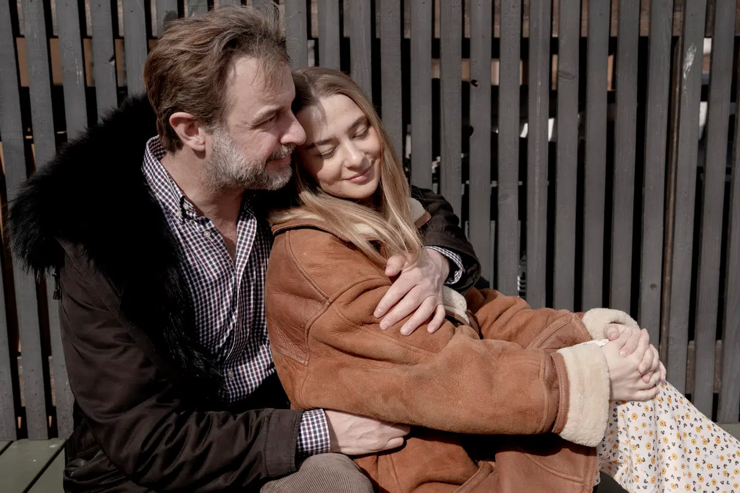 Da den kendte sexolog Jakob Olrik stadig ventede barn med 21-årige Astrid, fortalte de i Berlingske, at deres kærlighed blev mødt af en masse stigmatisering, selvom de selv syntes, at deres relation er uproblematisk – måske, fordi rollerne var klart definerede fra begyndelsen.