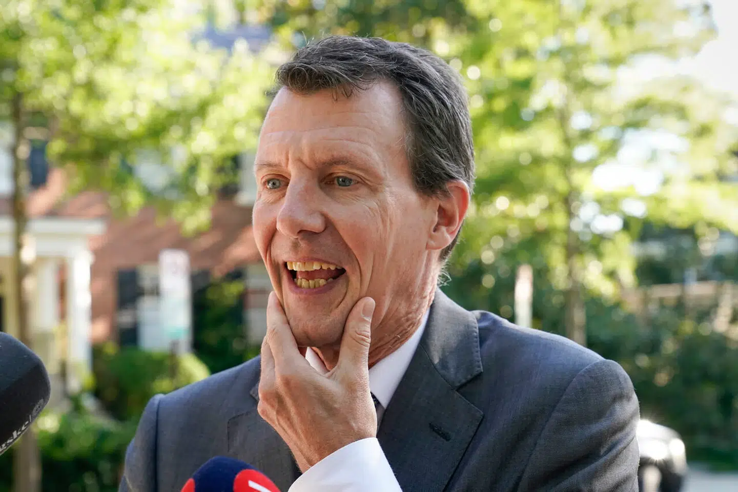 Prinsen talte med pressen i ti minutter og virkede enormt veloplagt og glad.