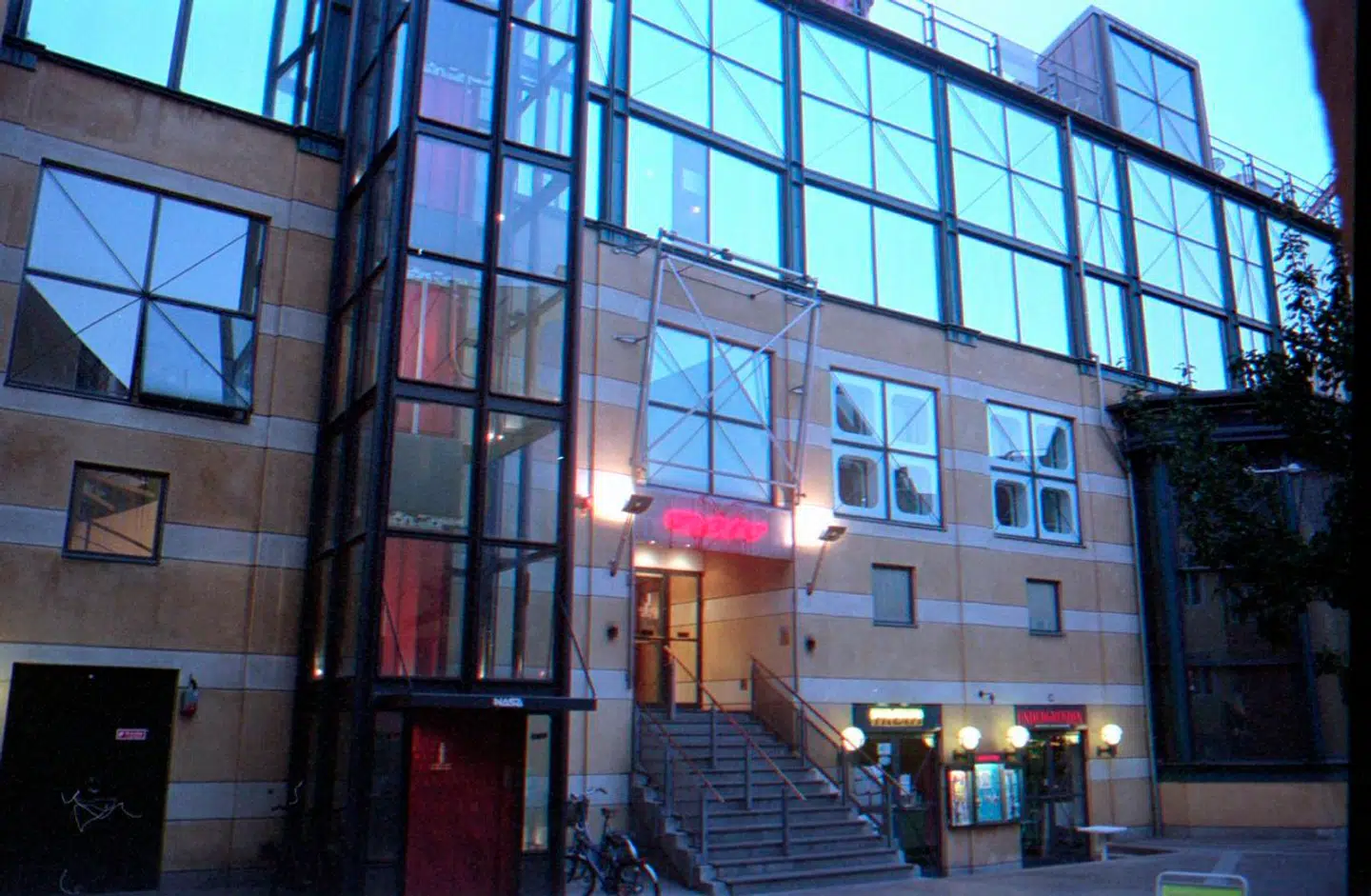 Før Boltens Gård blev til et madmarked, var det lejemål for flere københavnske natklubber.