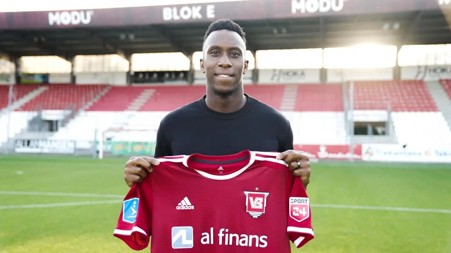 Yeni N'Gbakoto er ny angriber i Vejle.