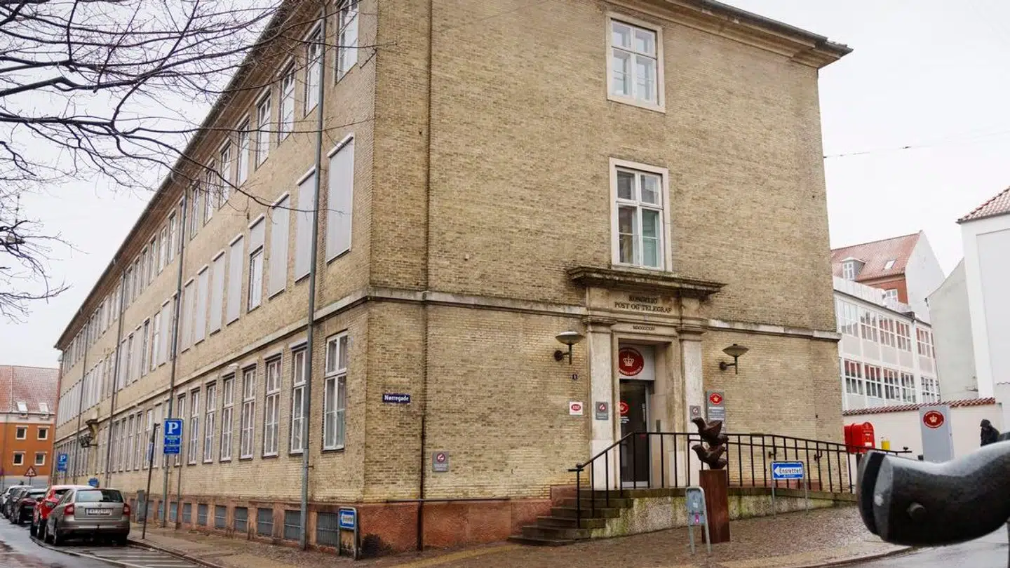 Den 25-årige er søndag formiddag blevet fremstillet i grundlovsforhør ved Retten i Randers.