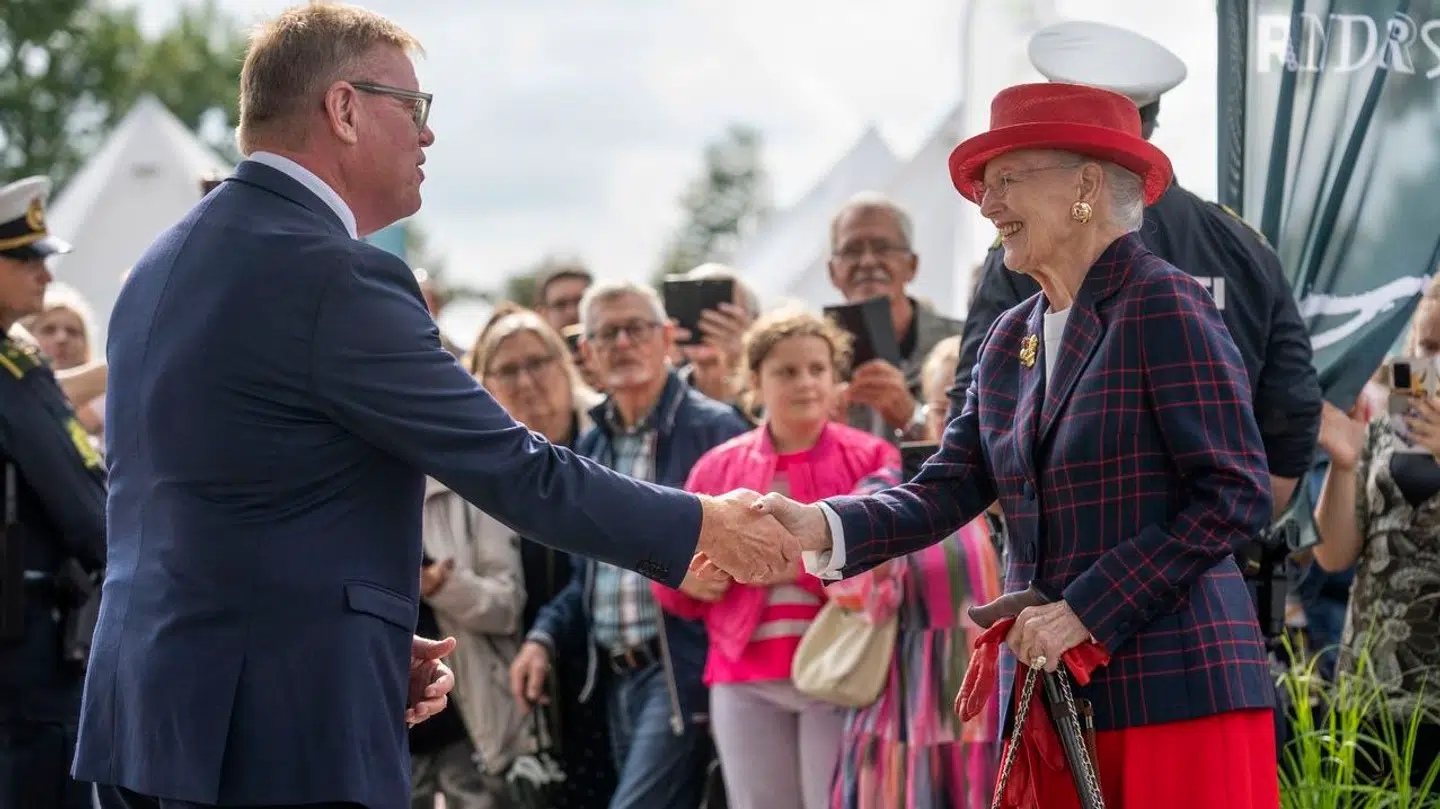 Under Dronning Margrethes sommertogt i Randers Kommune blev majestæten også præsenteret for Tronholmparken, som er et lokalt, grønt aktivitetsområde – og også her var der, som til alle dagens officielle programpunkter, pakket med mennesker, der håbede at få et glimt af dronningen.
