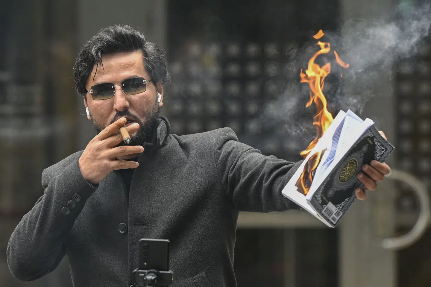 Salwan Momika har flere gange provokeret muslimer i såvel Sverige som flere andre lande med sine afbrændinger af koraner. Her ses han under en demonstration i Stockholm i sidste weekend.