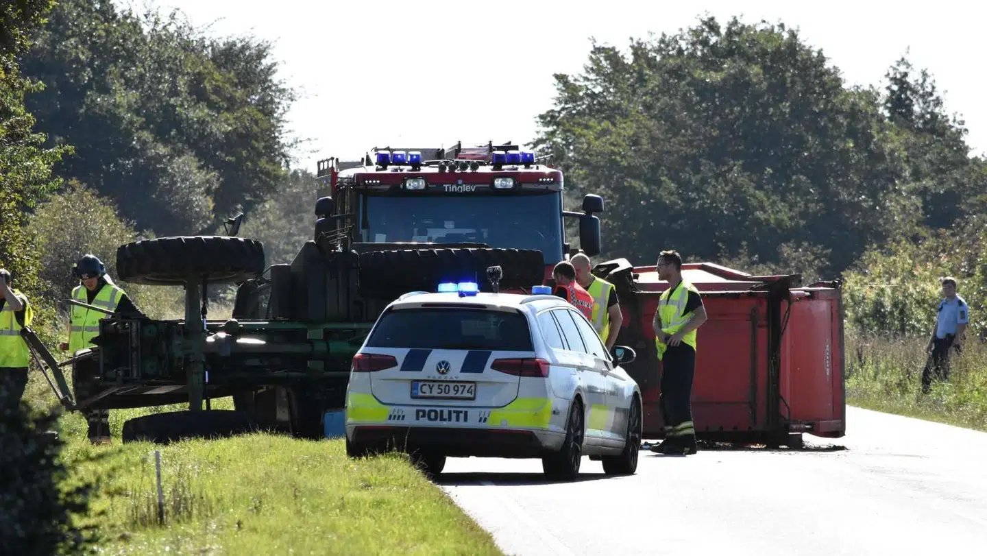 En 14 årige pige er blevet indlagt på sygehuset i Aabenraa efter et færdselsuheld.