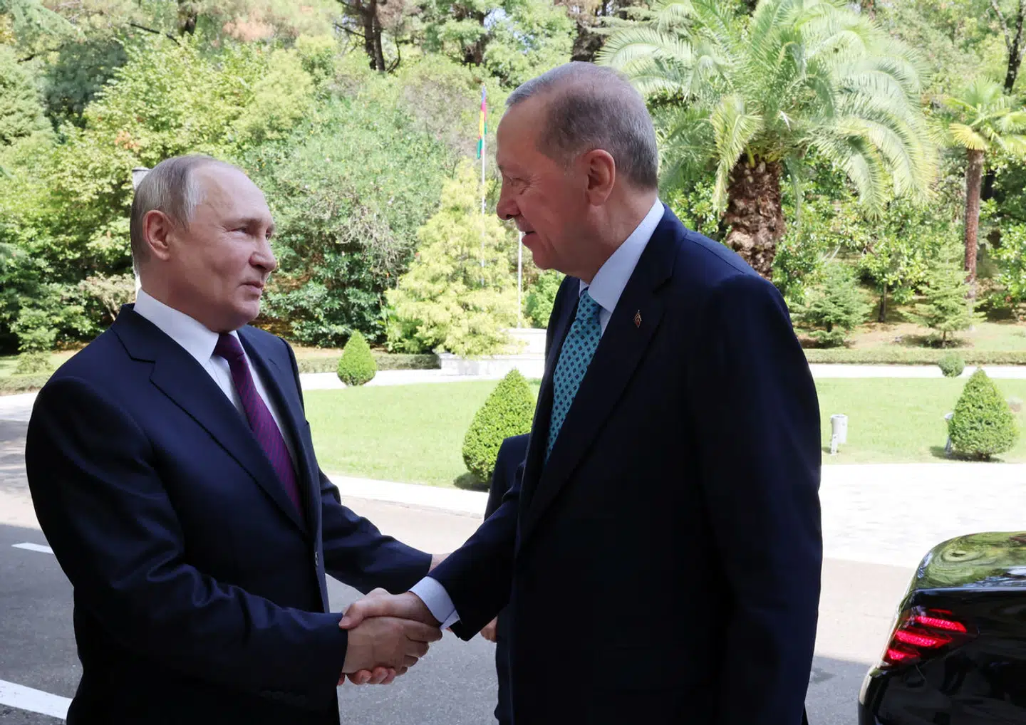Ruslands præsident, Vladimir Putin (til venstre), har mandag taget imod Tyrkiets præsident, Recep Tayyip Erdogan (til højre), i russiske Sotji. (Foto: Murat Cetinmuhurdar/Ppo/Reuters)
