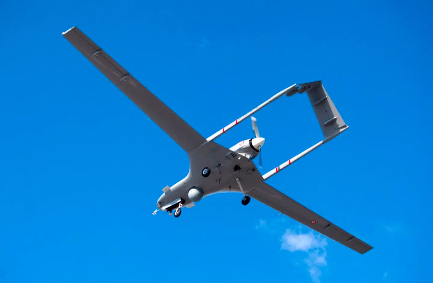 En Bayraktar-drone under en testflyvning på Cypern.