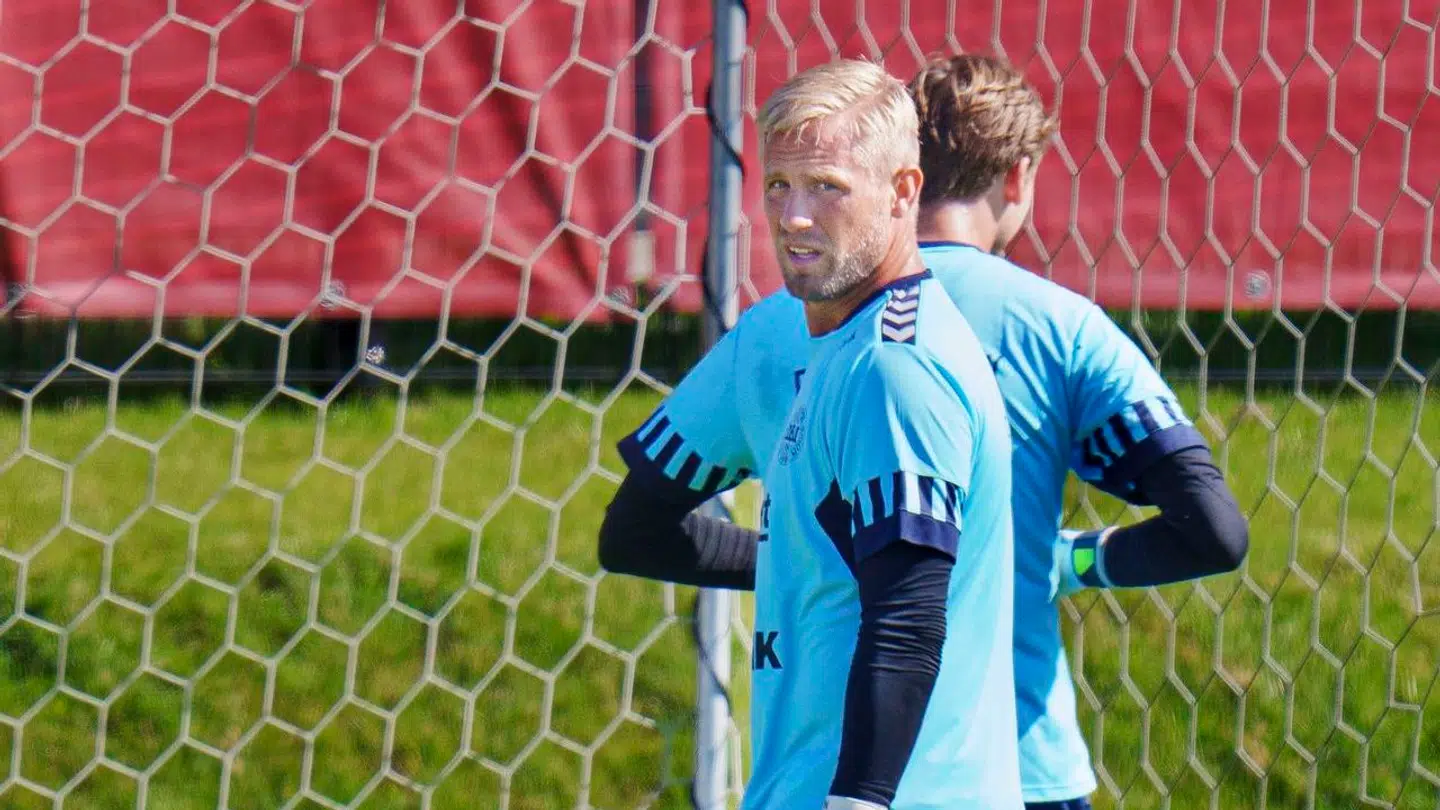 Schmeichel står på mål i kampen mod San Marino torsdag.