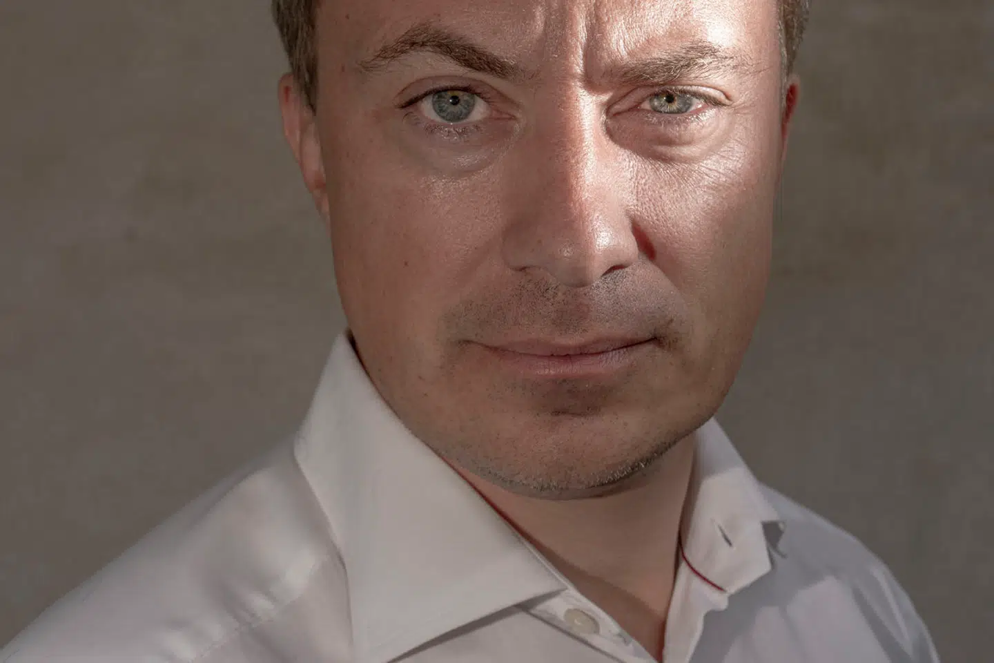 Dansk Folkepartis formand, Morten Messerschmidt, afviser, at »vi skal tage til Afrika og opmåle kolonner af mennesker« for at hente arbejdskraft til Danmark.