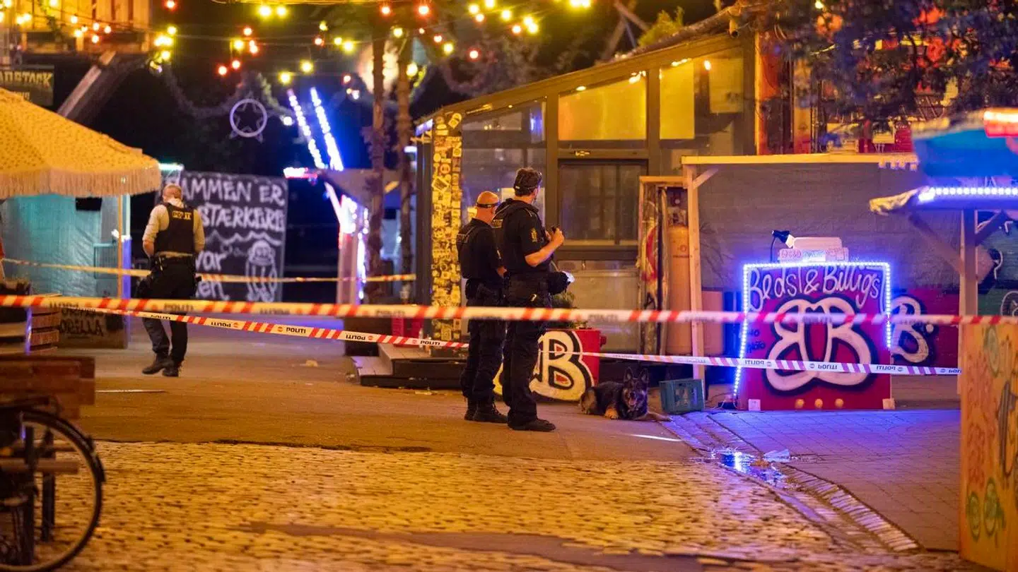 Det var her ved Bedst og Billigst-boden, at rockeren i juli blev anholdt. Billedet er ikke fra selve anholdelsen, men er taget, i forbindelse med skyderiet, hvor en blev dræbt og fire blev såret i slutningen af august.