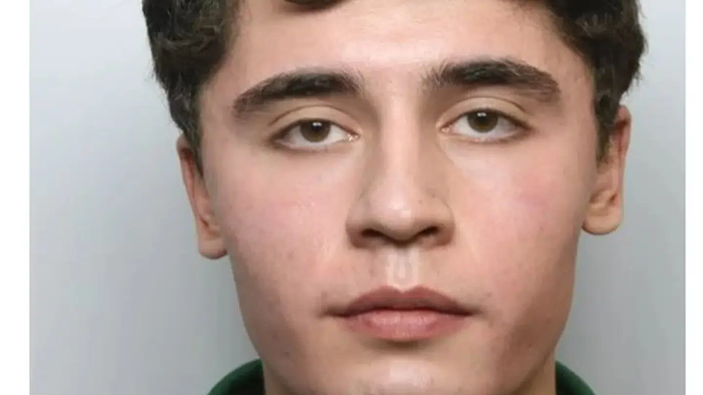 Politiet i London jagter den 21-årig terrortiltalte Daniel Abed Khalife, som er flygtet fra et fængsel i London.