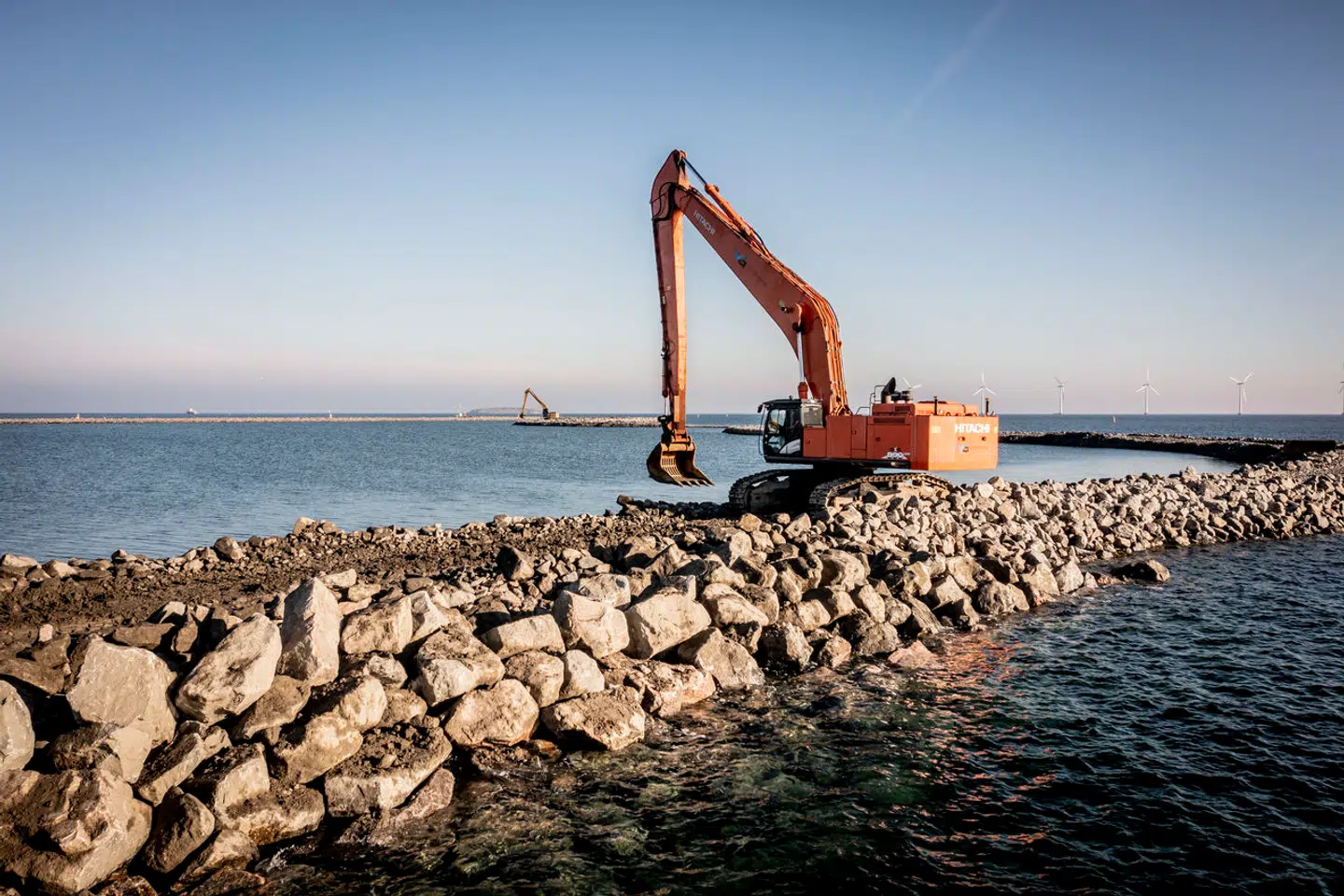Lynetteholm skal bygges over de kommende årtier i vandet ud for det nuværende Nordhavn. Første del i projektet er en stor stendæmning, der på sigt skal udgøre en vigtig stormflodssikring af København.