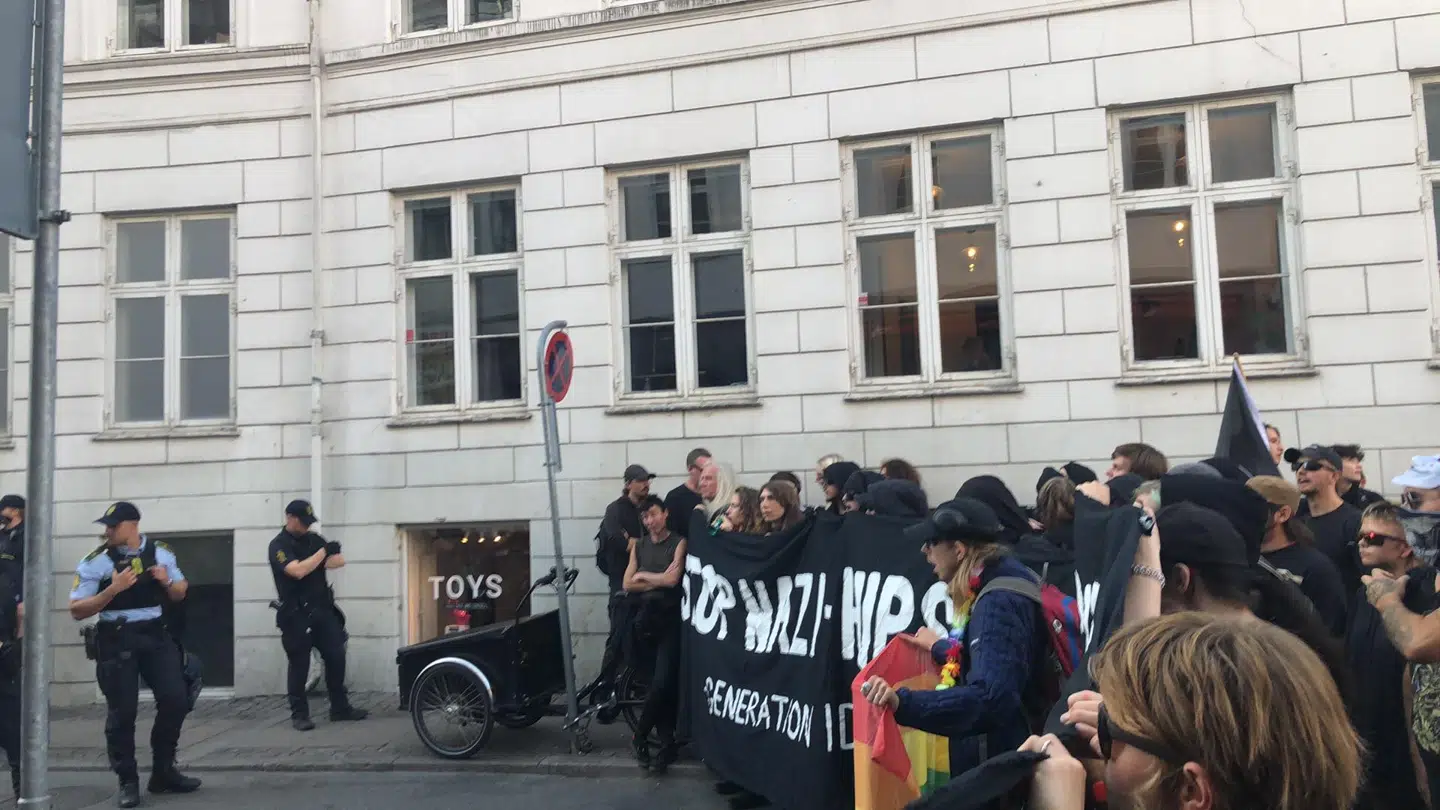 Sådan så det ud, da Antifascistisk Aktion 7. september demonstrerede mod et aflyst debatarrangement med Generation Identitær ved Musen & Elefanten i Vestergade.