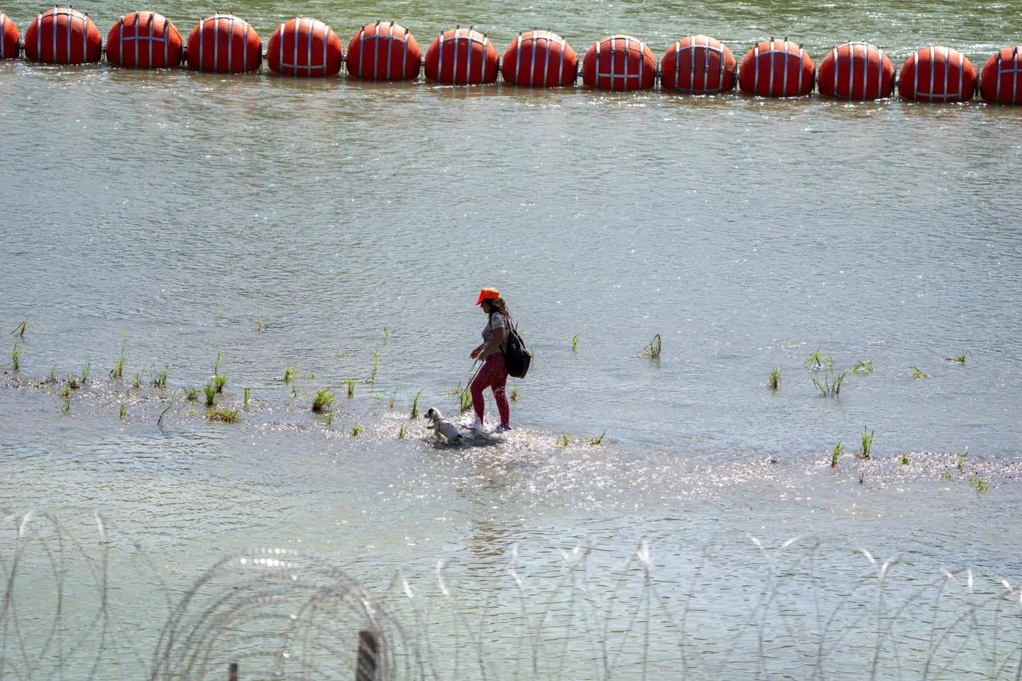 Delstatsregeringen i Texas opsatte i juli en vandbarriere bestående af bøjer for at afskrække migranter fra at krydse floden. Suzanne Cordeiro/Ritzau Scanpix