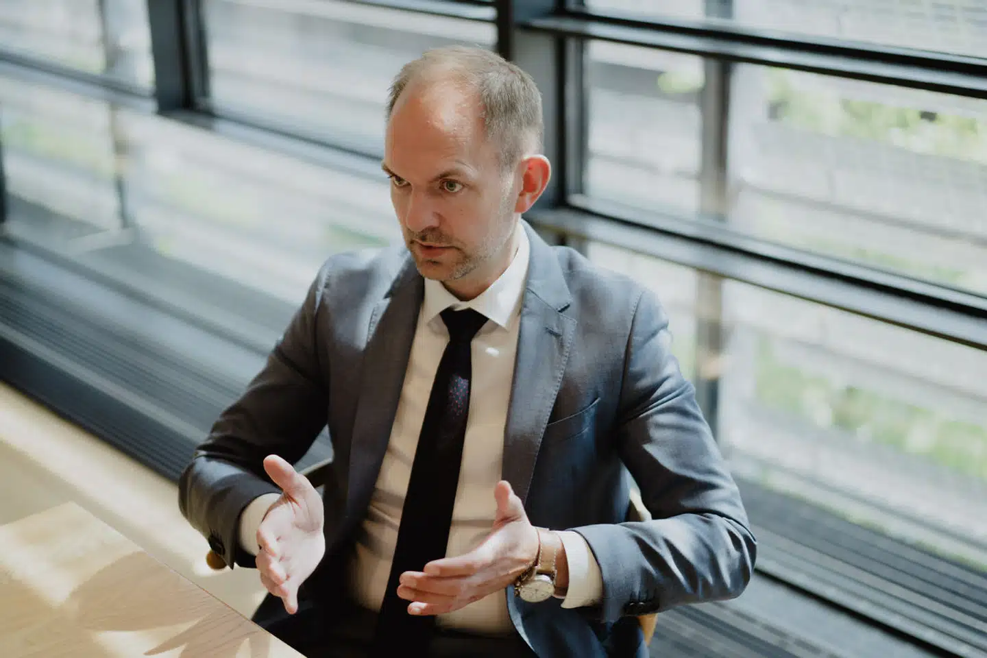 Skatteminister Jeppe Bruus (S) slår fast en gang for alle, at top-topskatten er socialdemokratisk politik og en central del af regeringens forslag til en skattereform.