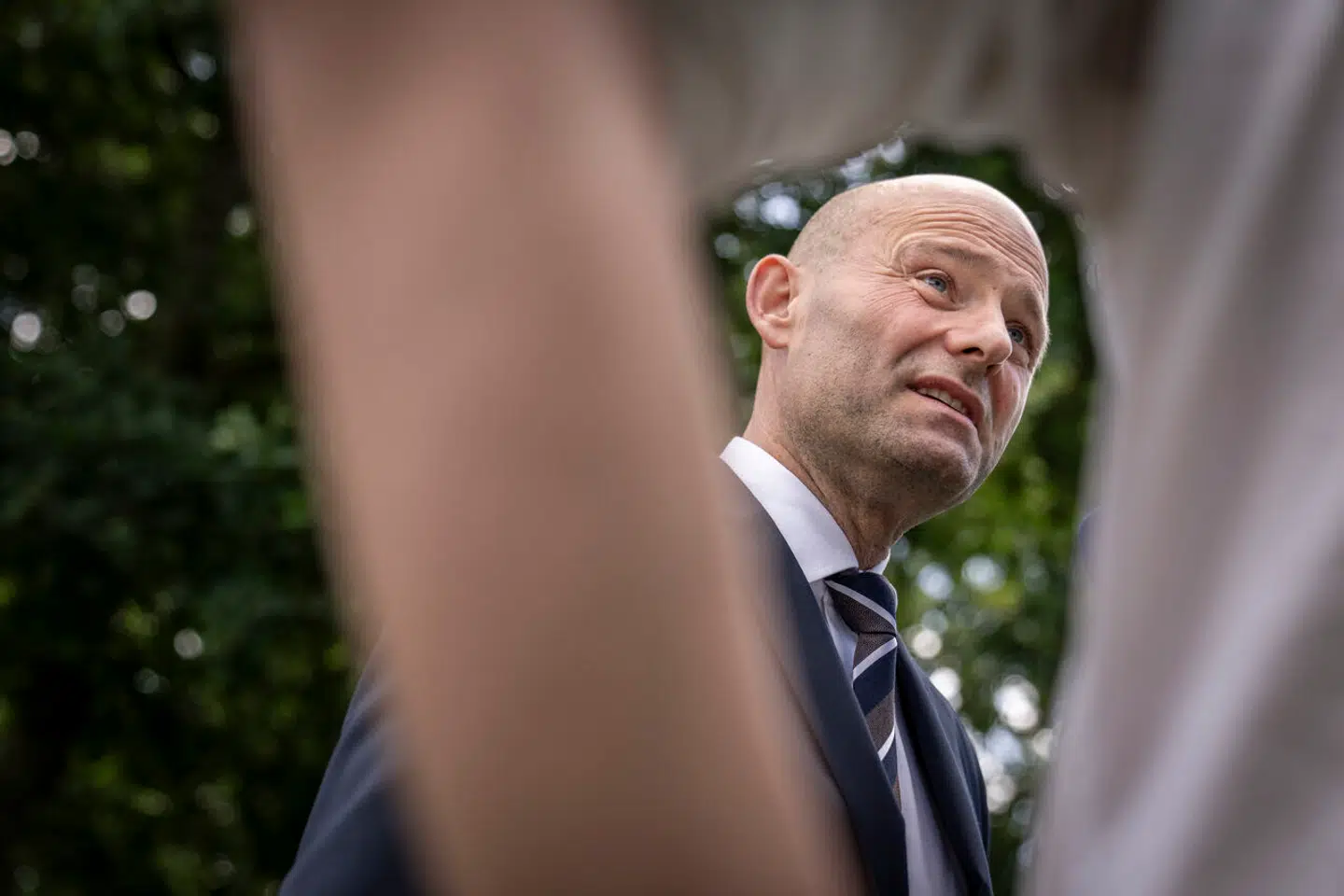 »Så hvorfor sidder Pape stadig på formandsstolen? Og hvorfor har man bildt sig ind, at man kan fortsætte med ham i spidsen for K?« spørger Jarl Cordua.