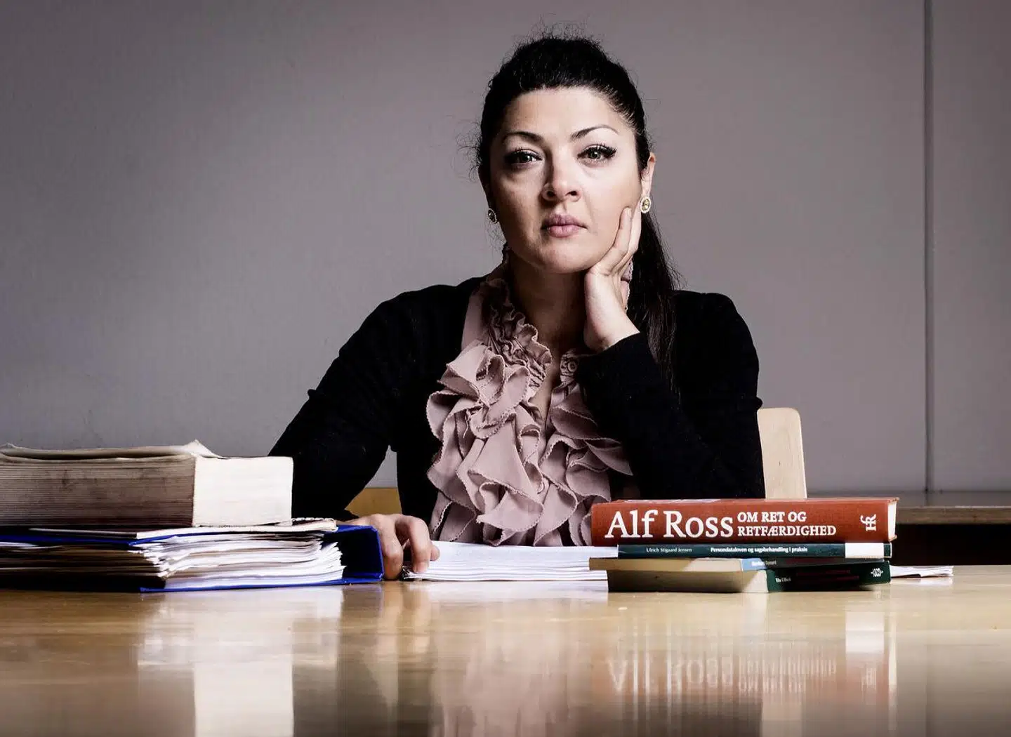 »Parwani pegede på, at alle, der står frem og beder om den her lovgivning, er mænd. Statsledere, religiøse autoriteter, osv. 'Vi taler ikke om, hvordan kvinders følelser bliver såret af, hvad der står i Koranen.',« skriver Anders Stjernholm om Khaterah Parwanis udsagn i Debatten på DR2.