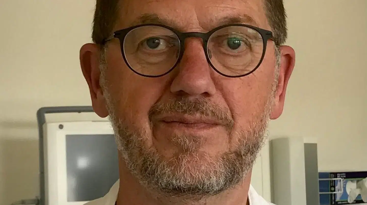 Formanden for overlægerne på Regionshospitalet i Silkeborg, Henning Glerup, forstår ikke besparelserne, som Region Midtjylland vil gennemføre.