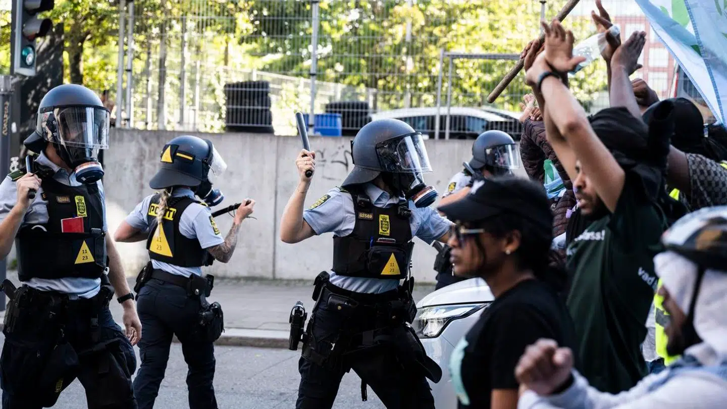 Her ses et billede fra lørdagens sammenstød.