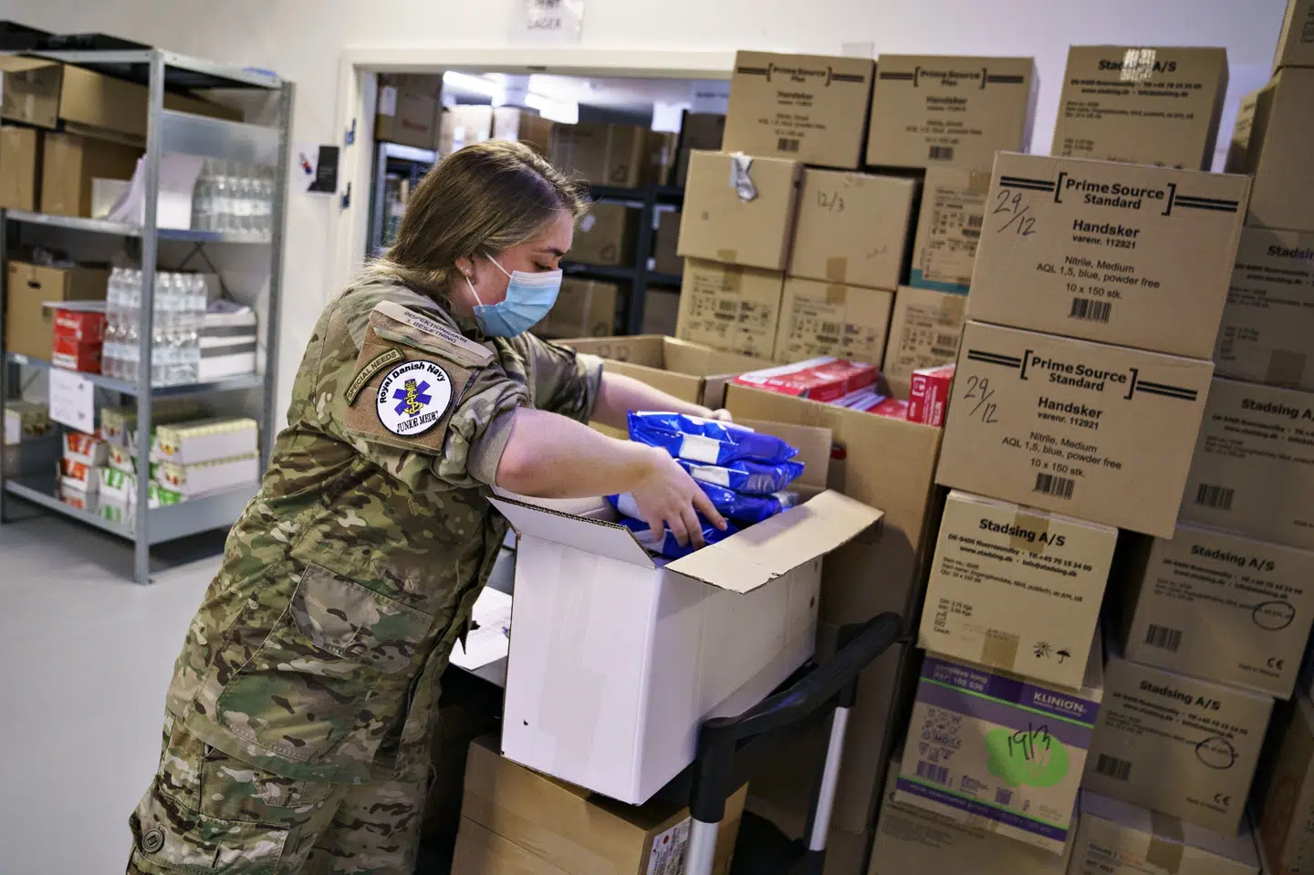 Danmark skal være bedre forberedt på fremtidige kriser, som under coronapandemien hvor mundbind blev en mangelvare.