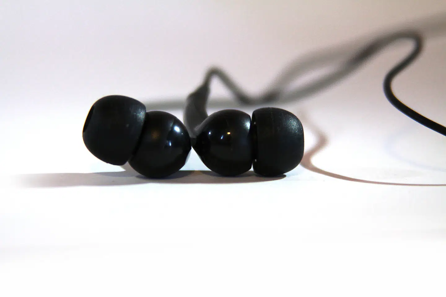 De små høretelefoner kan give dig problemer med hørelsen. Free/Colourbox