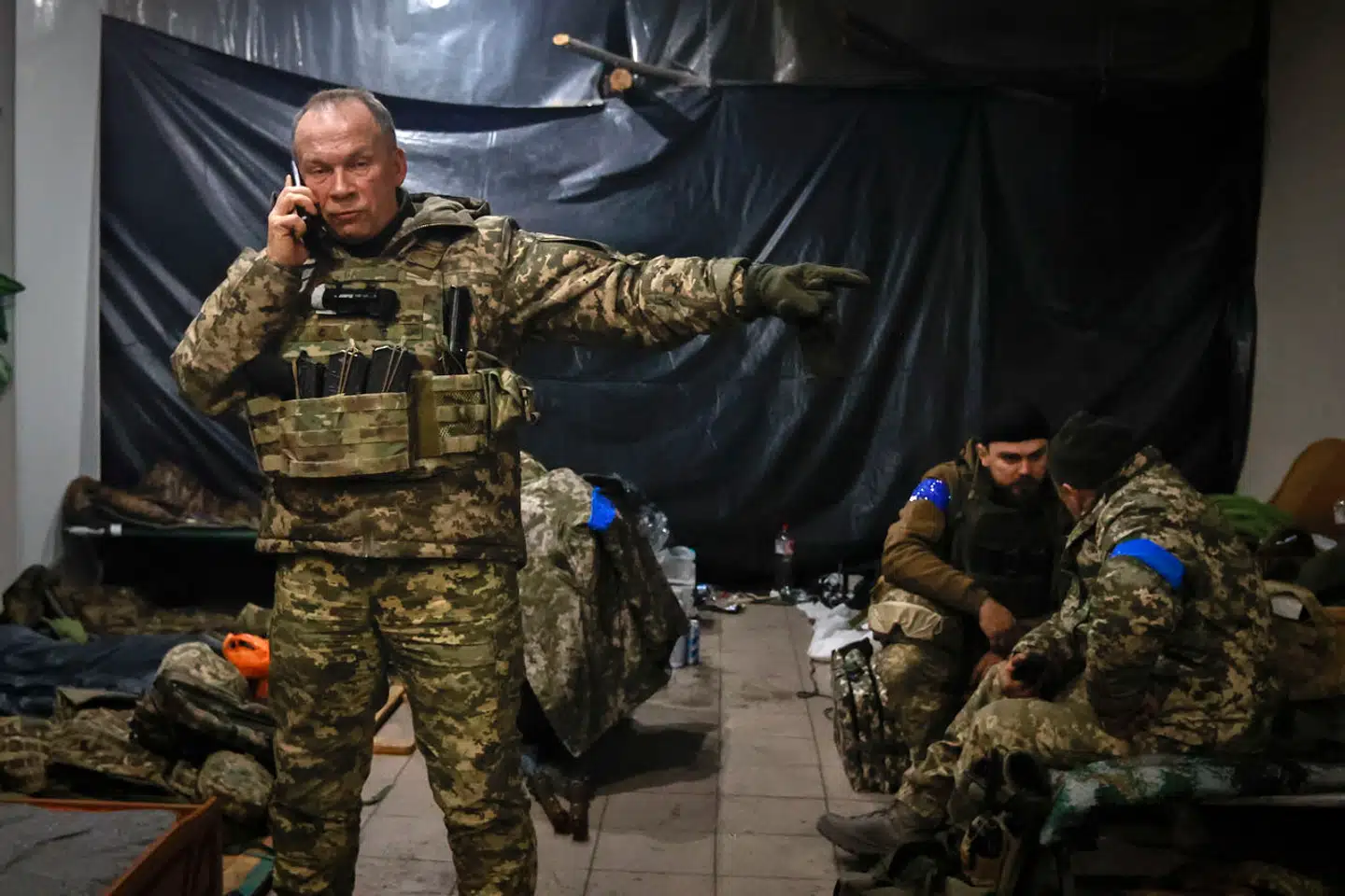 Generaloberst og øverskommanderende for de ukrainske landtropper Oleksandr Syrskyj, her i et beskyttelsesrum i januar i saltminebyen Soledar, som siden er faldet til russerne. Det er hans opgave at tage alt det tabte land tilbage igen. Foto: Roman Chop, Scanpix.