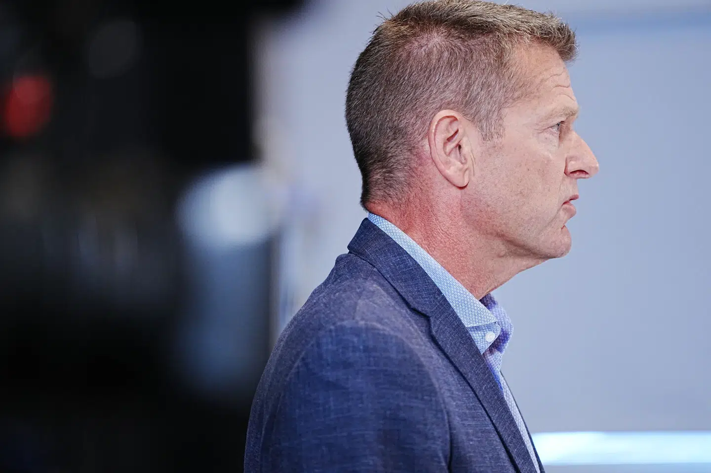 Formand Søren Brostrøm præsenterede mandag Robusthedskommissionens anbefalinger for sundhedsvæsnet. Blandt andet vil han have et opgør med usund kultur, hvor der drikkes og ryges for meget.