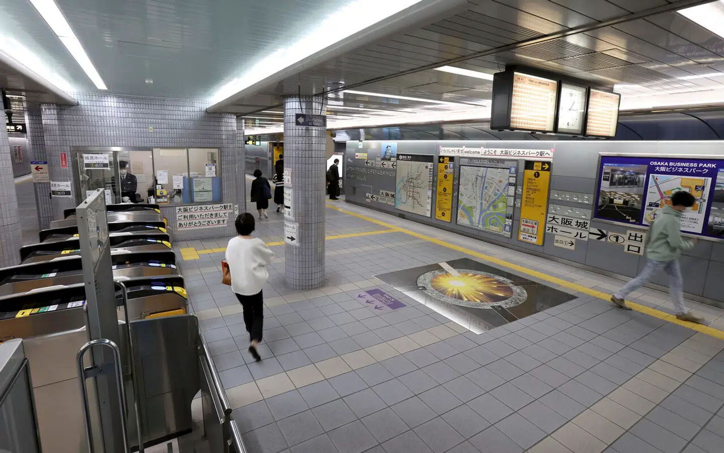 Metrostationer som Osaka Business Park Station i Osaka skal også benyttes som beskyttelsesrum i tilfælde af krig. Foto: Yomiuri Shimbun, AP / Scanpix