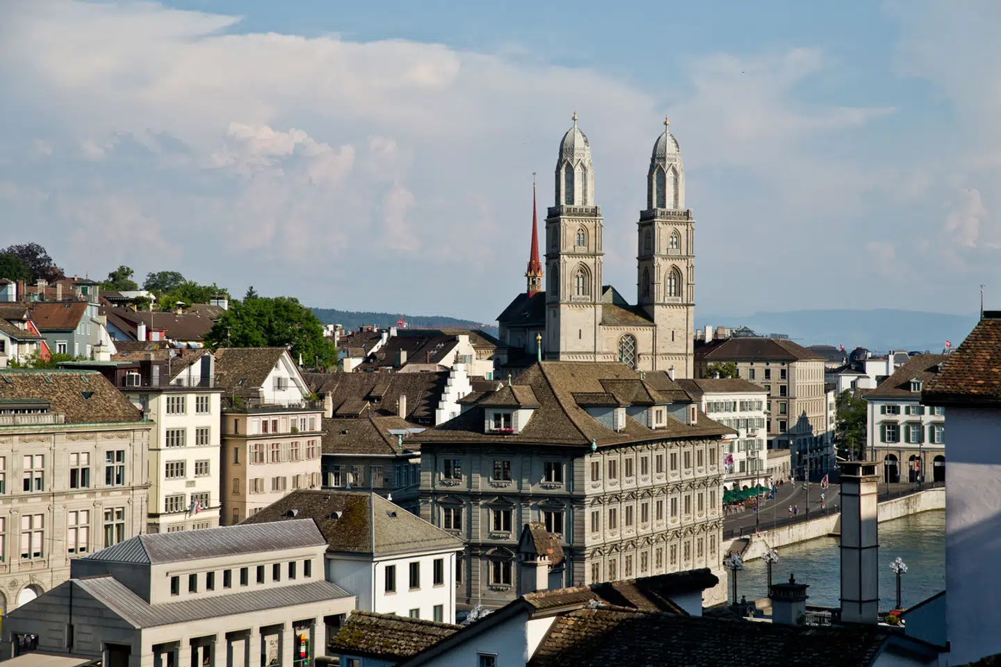 Udsigt over den historiske bydel i Zürich, som er Schweiz' største by og landets finanscentrum. Foto: Daniel Karmann, Scanpix
