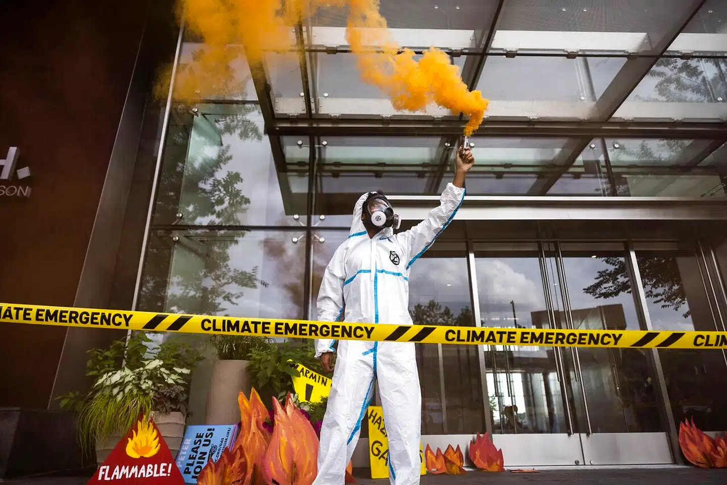 Klimaaktivisterne i Extinction Rebellion erkender, at civil ulydighed ikke har givet nævneværdige resultater. Foto: Jim Lo Scalzo, EPA, Scanpix.