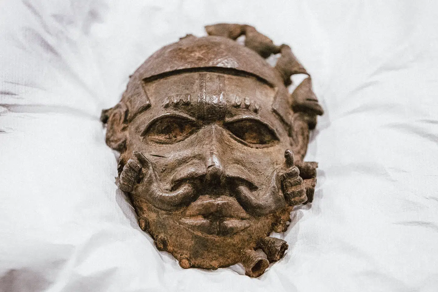 I august 2022 overdrog Horniman Museum and Gardens i London 72 såkaldte Benin-bronzer til Nigeria. Foto: Joshua Bratt, Scanpix.