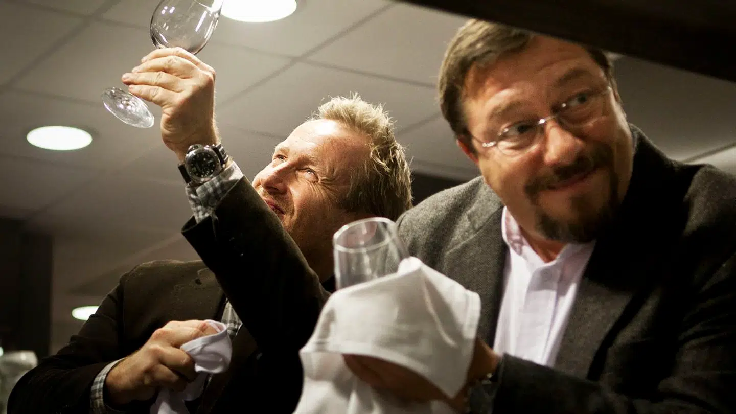 Brødrene Adam Price og James Price i deres Brdr. Price-restaurant i Tivoli. Brødrene er medejere af kæden, ligesom de laver deres populære DR-program 'Spise med Price' sammen.