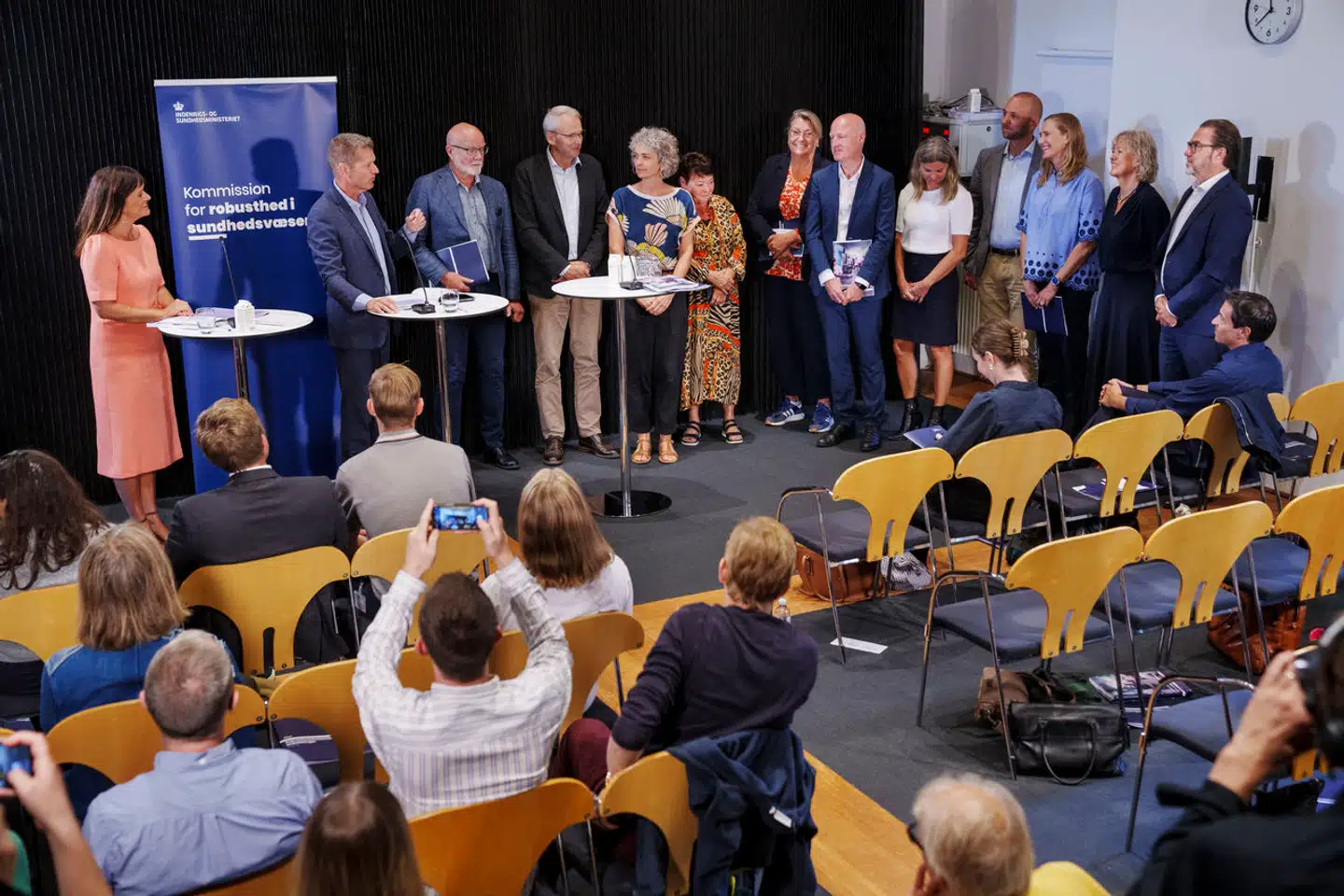 Søren Brostrøm og Robusthedskommissionens anbefalinger lanceres på et pressemøde i Eigtveds Pakhus mandag den 11. september 2023. Regeringen har nedsat en kommission for robusthed i sundhedsvæsenet, som skal komme med anbefalinger til, hvordan der sikres mere personale og mere tid til kerneopgaven. Indenrigs- og sundhedsminister Sophie Løhde (V) modtager anbefalingerne ved pressemødet.