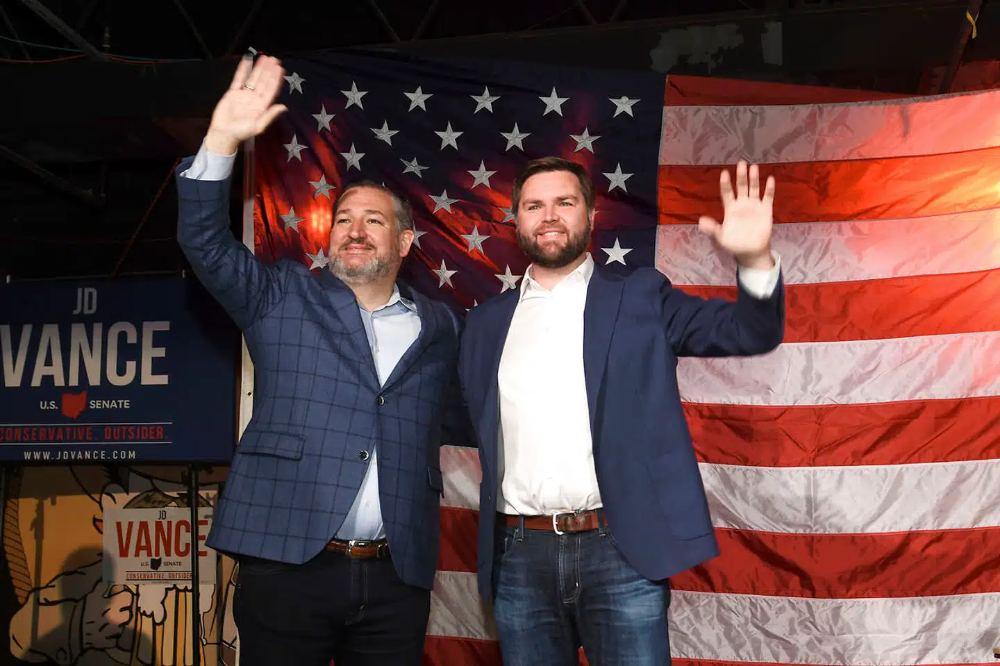 Texas senatoren Ted Cruz er ilet J.D. Vance til undsætning i Ohio. Han påpeger, at økonomien under Biden er blevet så slem, at Antifa ikke har råd til mursten: Foto: Phil Long, Scanpix