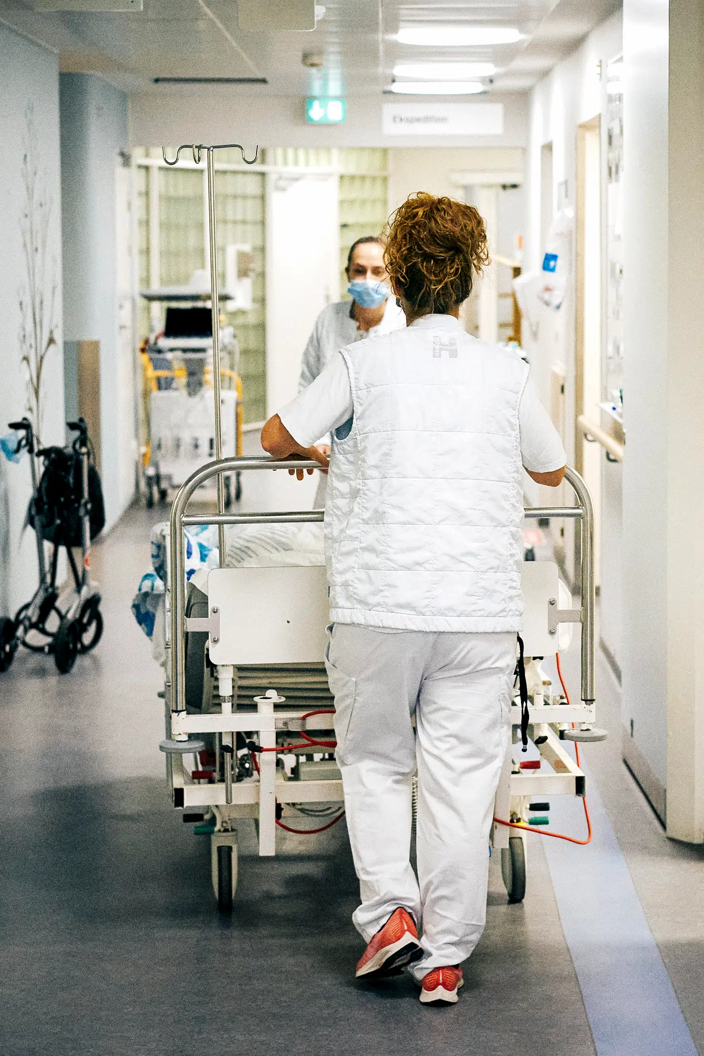 I en ny undersøgelse svarer 40 procent af de deltidsansatte sygeplejersker, at hverken penge, bedre arbejdsmiljø eller større indflydelse på vagtskemaet kan få dem til at gå op i tid. Foto: Niels Ahlmann Olesen, Scanpix