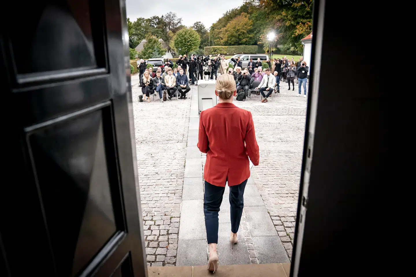Selvom folketingsvalget 2022 udtrykker en fragmenteret og historisk usikker politisk situation, fremstår det for mange som et simpelt valg. For eller imod statsminister Mette Frederiksen. Foto: Mads Claus Rasmussen, Scanpix