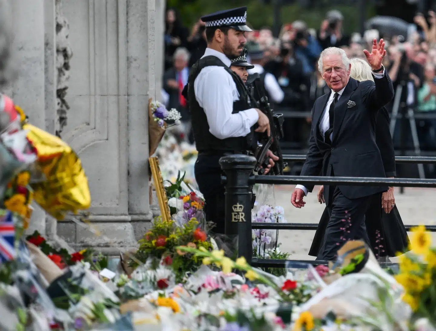 Kong Charles III ankommer til Buckingham Palace i London den 9. september, dagen efter dronningens død. Foto: Daniel Leal/AFP, Scanpix